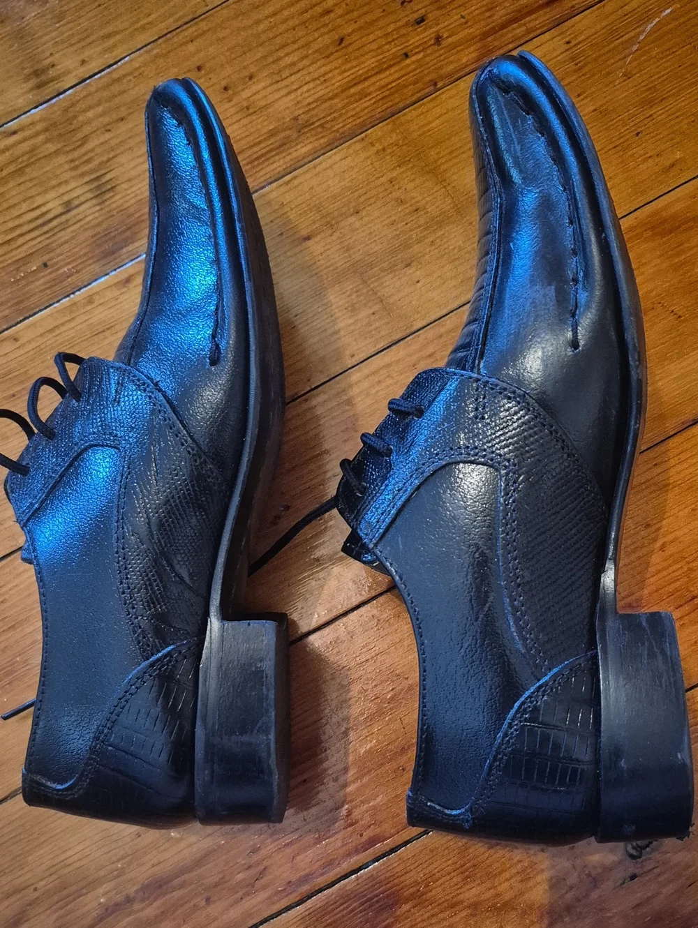 Boys Size 2 Lace-Up Dress Shoes - Croc-Embossed Finish
